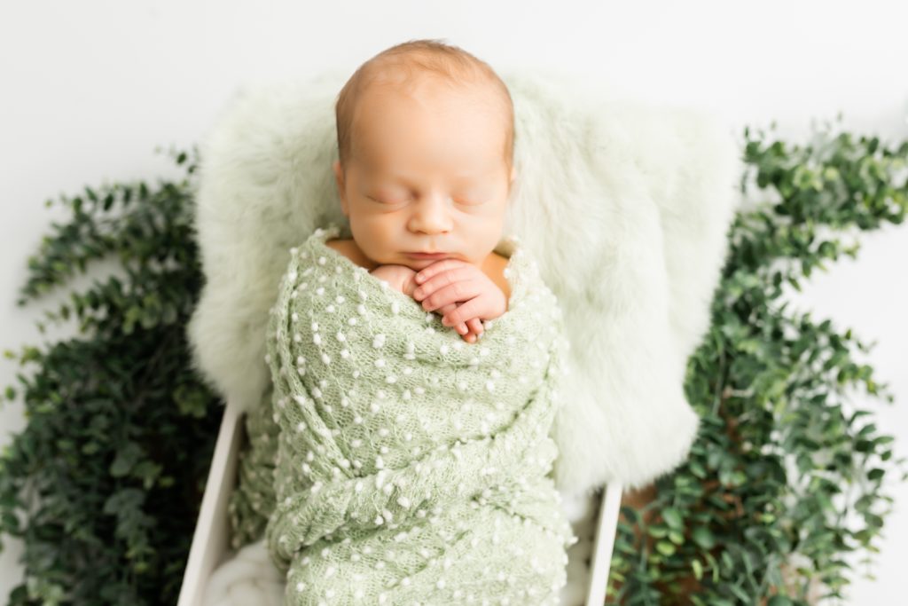 newborn-photo-with-studio-light